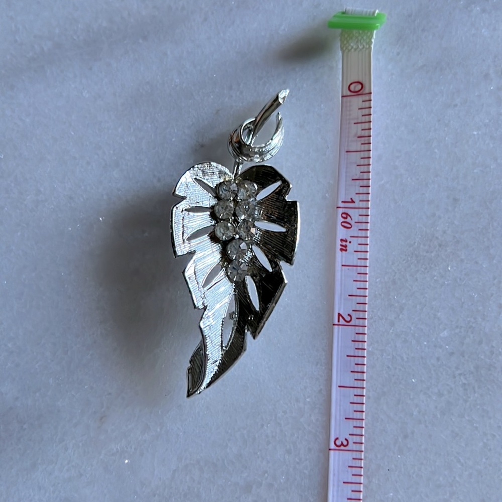 Vintage Leaf Silvery Sparkly Rhinestone Brooch/Pin - Picture 3 of 7